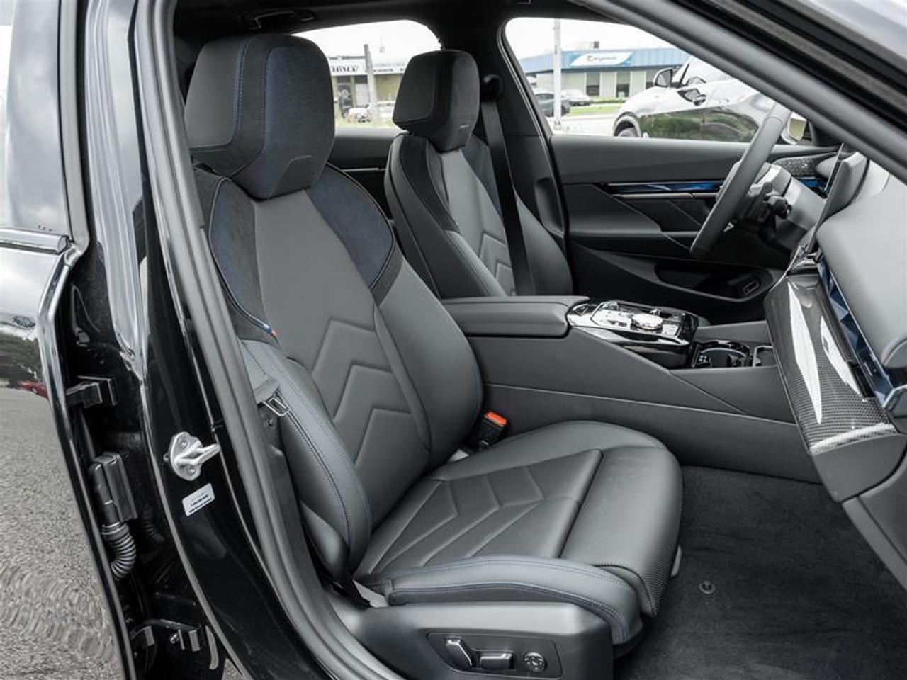 2027 BMW 550e xDrive 4dr All-Wheel Drive Sedan Photo