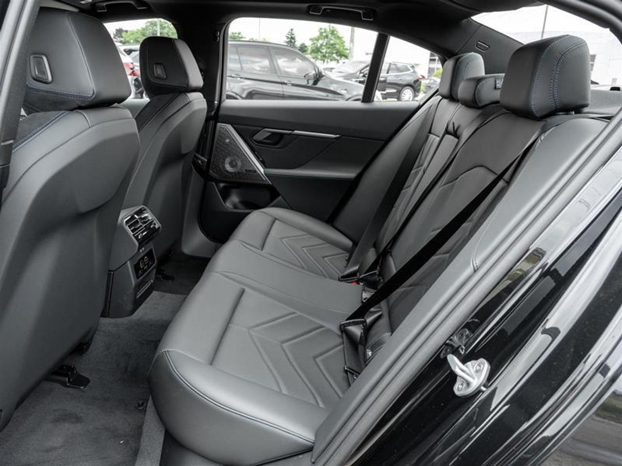 2027 BMW 550e xDrive 4dr All-Wheel Drive Sedan Photo