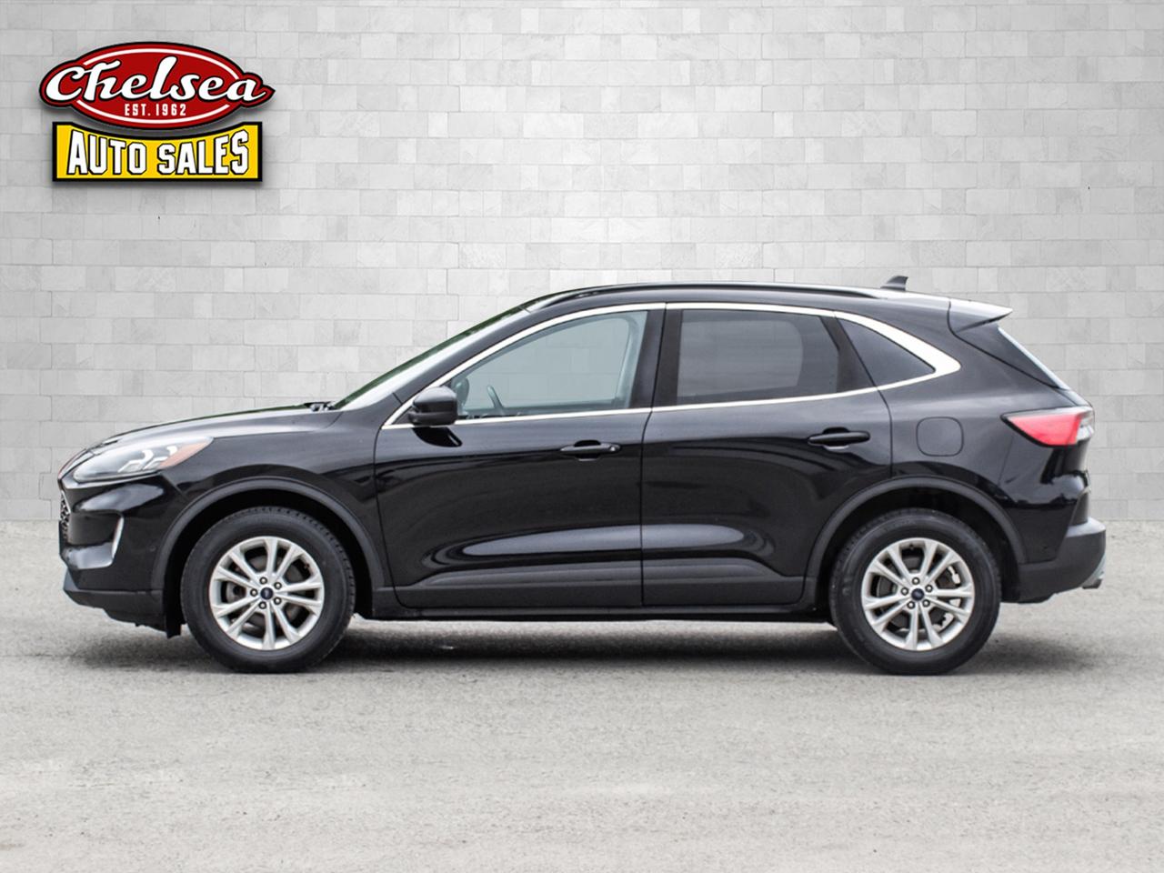2021 Ford Escape Titanium AWD Photo2
