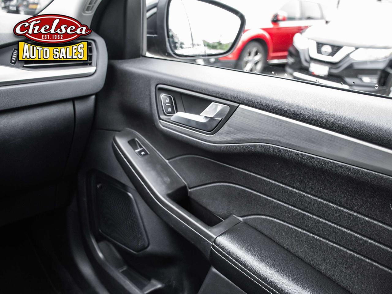 2021 Ford Escape Titanium AWD Photo