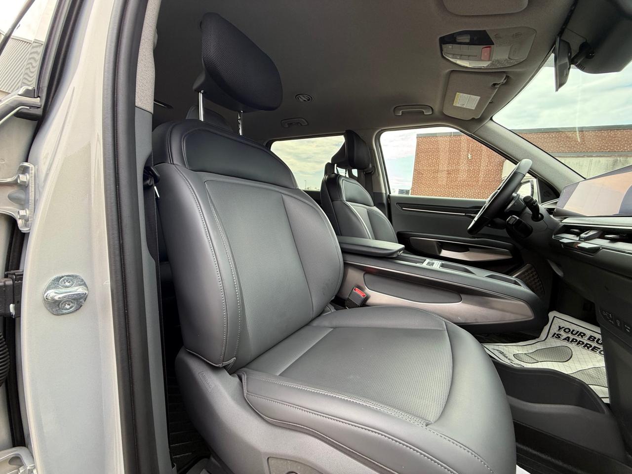 2024 Kia EV9 LAND   AWD   ONE OWNER   NO ACCIDENT Photo