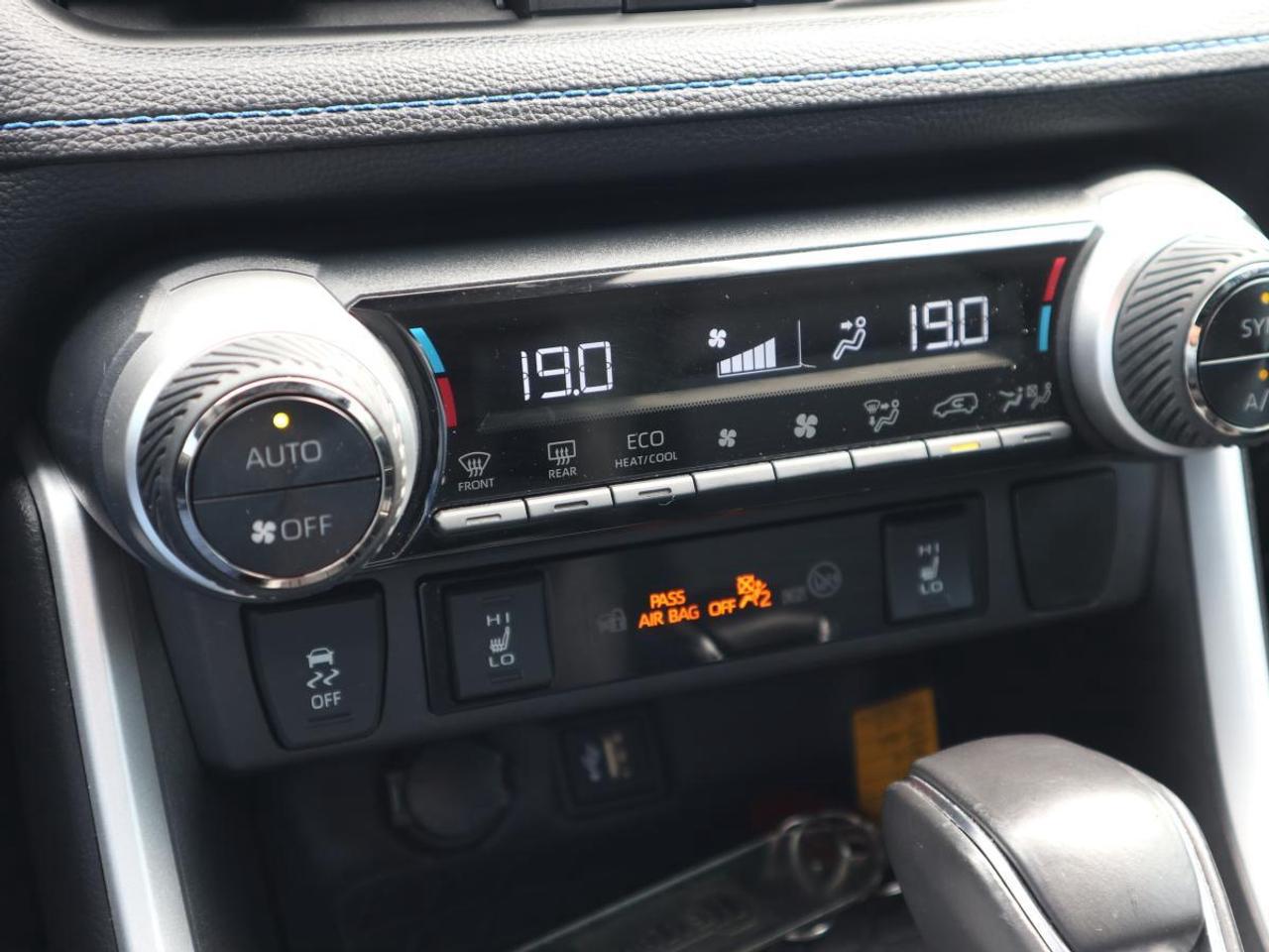 2024 Toyota RAV4 Hybrid HYBRID XSE AWD/ MOONROOF/ JBL AUDIO/DIGITAL MIRROR Photo