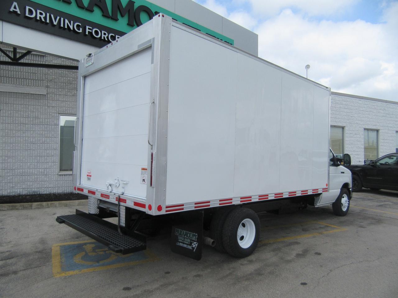 2022 Ford E-450 GAS 14 FT HIGH BOX NEW LOW TEMP REEFER SYSTEM Photo