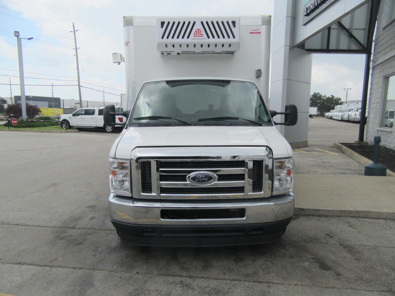 2022 Ford E-450 GAS 14 FT HIGH BOX NEW LOW TEMP REEFER SYSTEM Photo