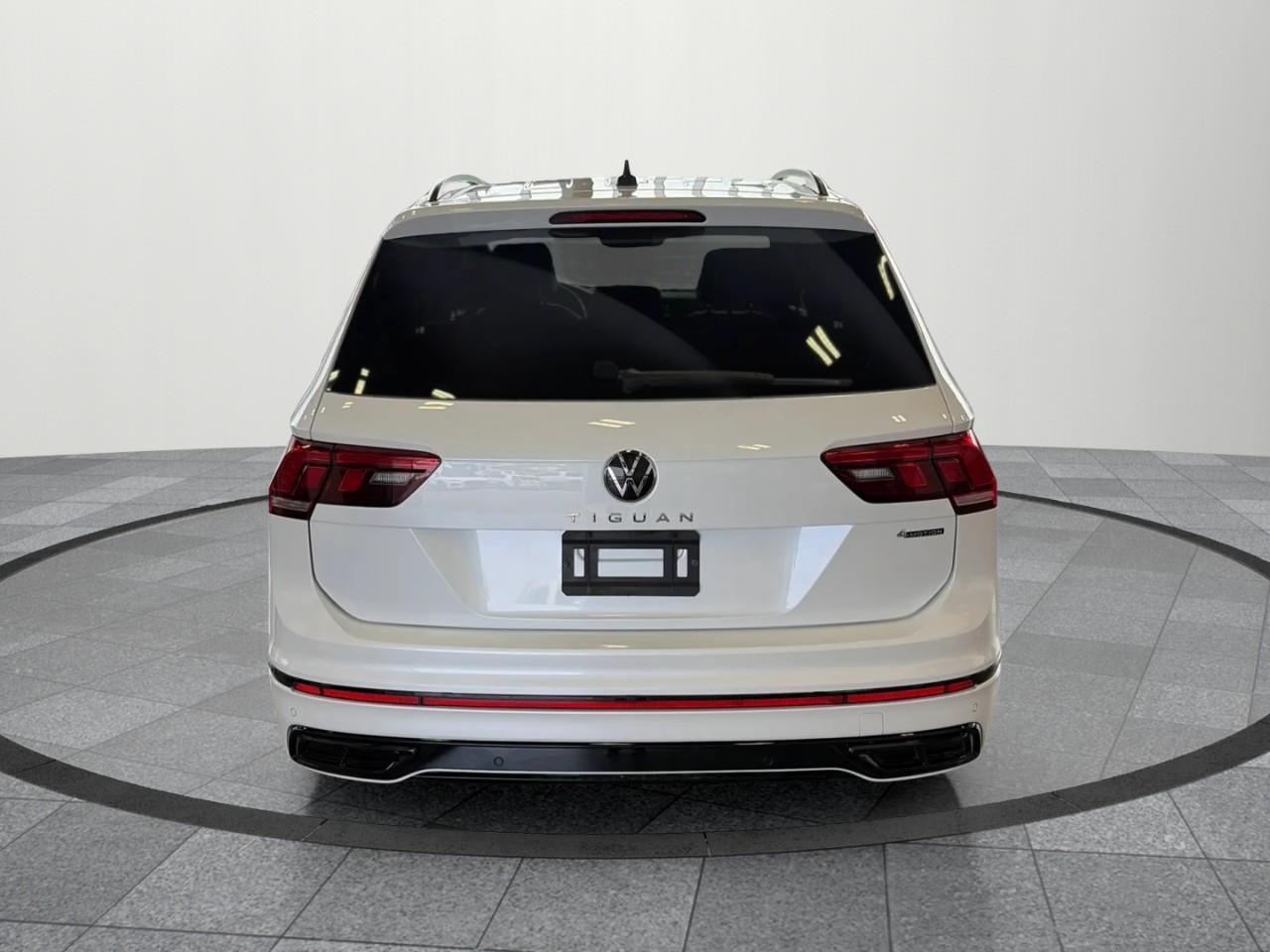 2023 Volkswagen Tiguan Comfortline R-Line Black 4dr All-Wheel Drive 4MOTION Photo4
