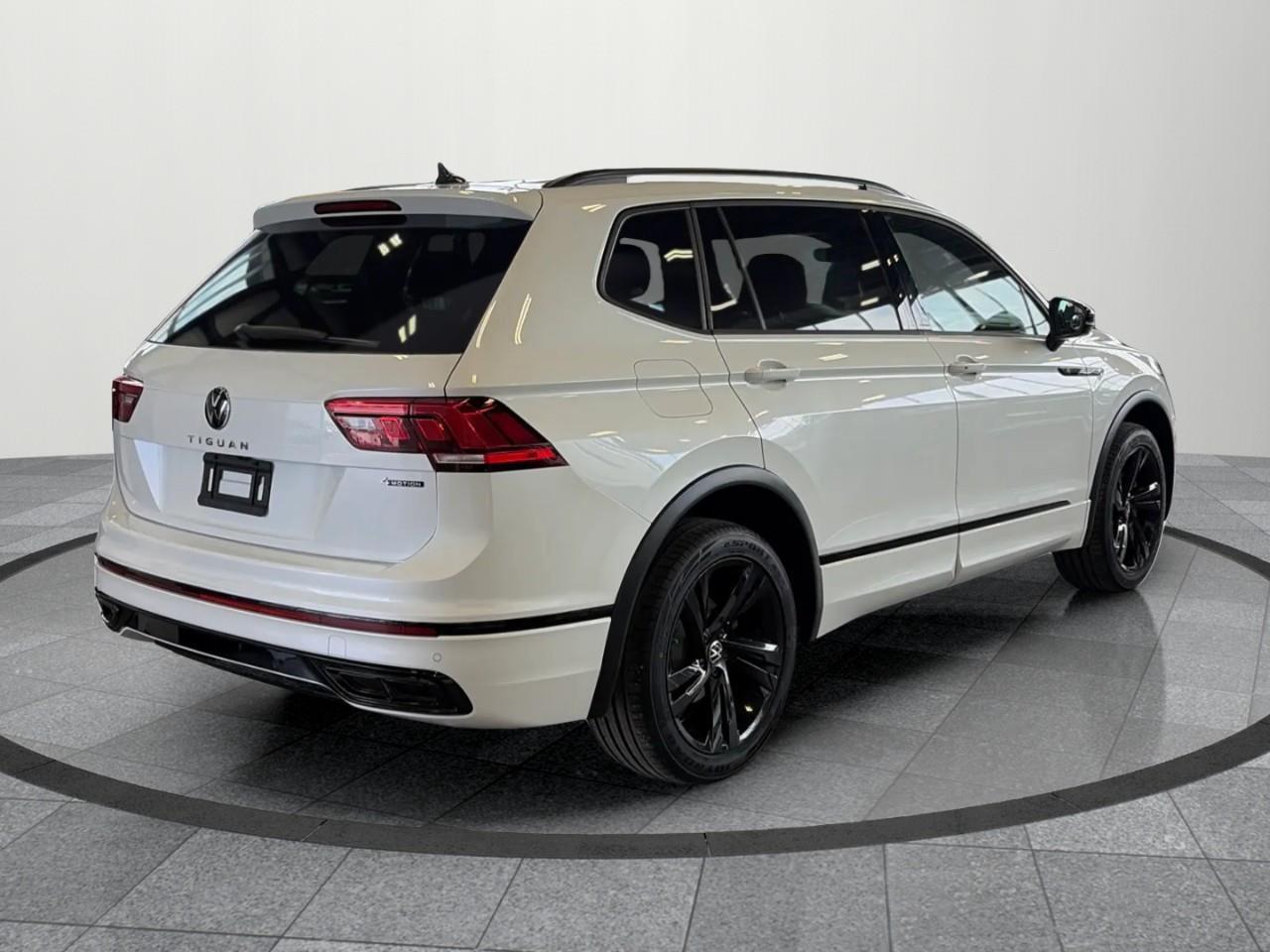 2023 Volkswagen Tiguan Comfortline R-Line Black 4dr All-Wheel Drive 4MOTION Photo
