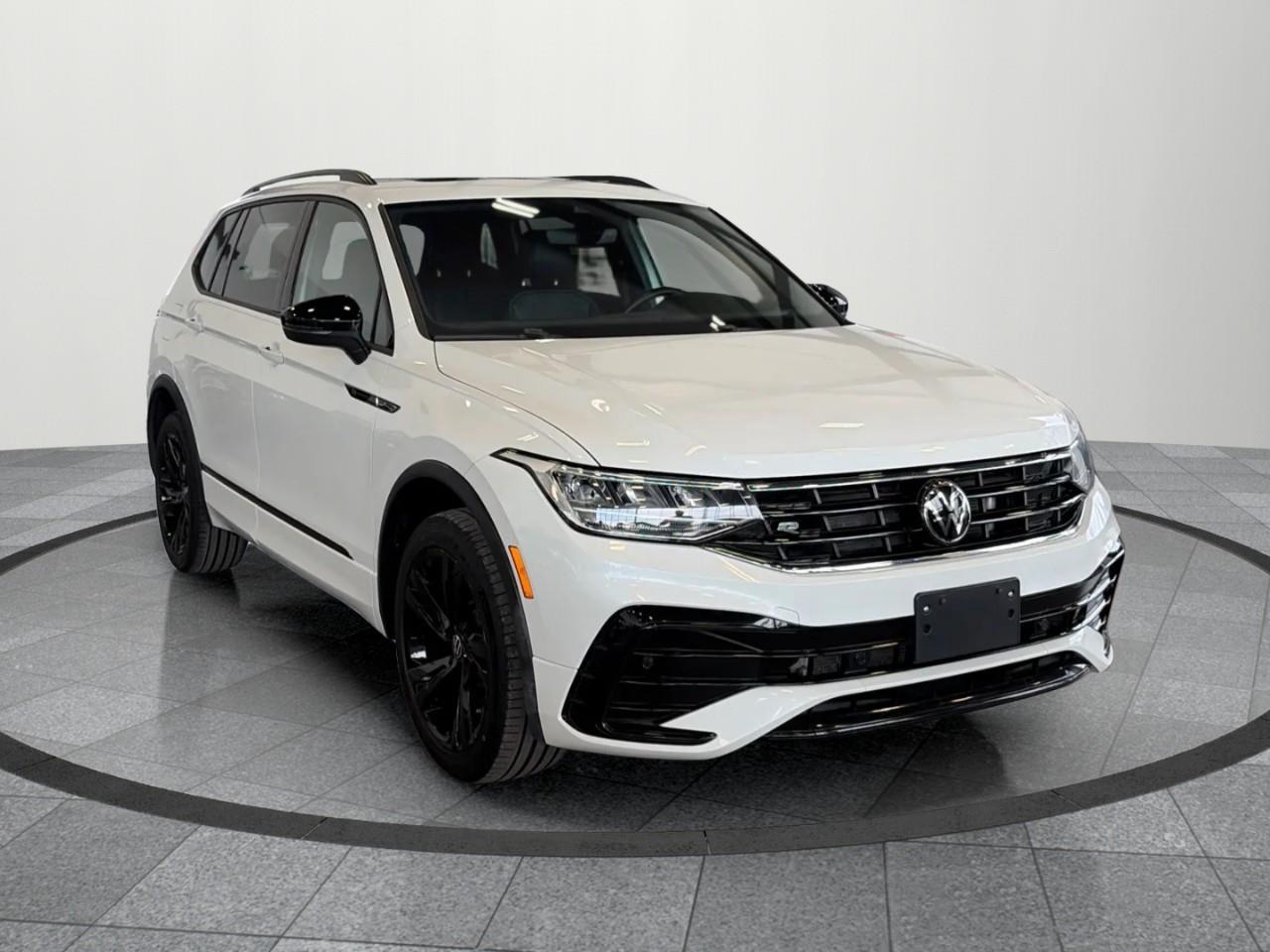 2023 Volkswagen Tiguan Comfortline R-Line Black 4dr All-Wheel Drive 4MOTION Photo