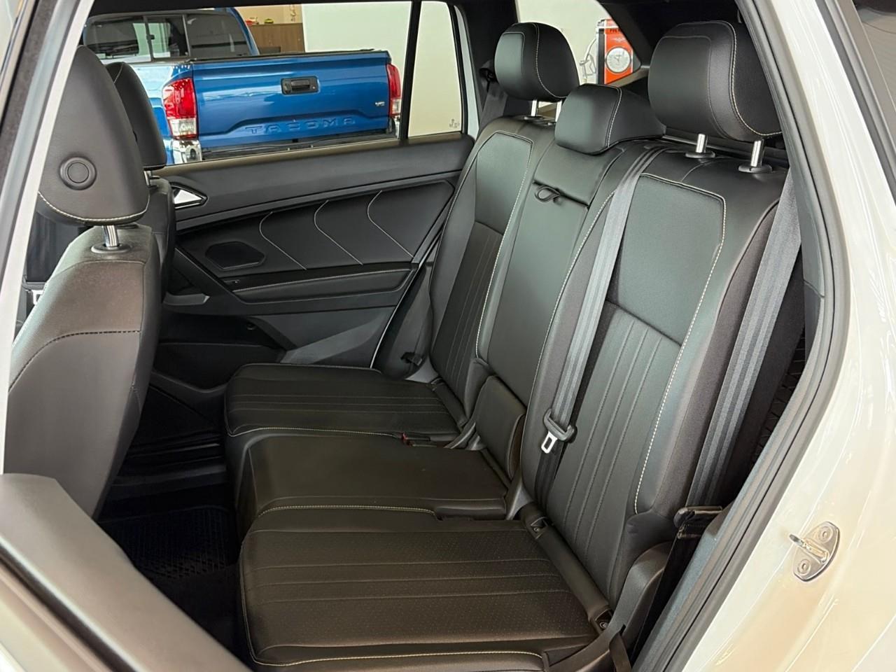 2023 Volkswagen Tiguan Comfortline R-Line Black 4dr All-Wheel Drive 4MOTION Photo
