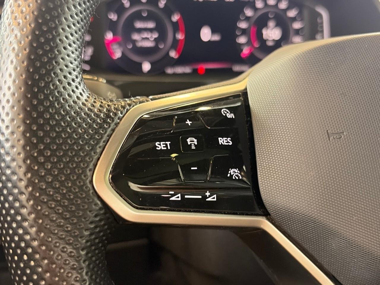 2023 Volkswagen Tiguan Comfortline R-Line Black 4dr All-Wheel Drive 4MOTION Photo