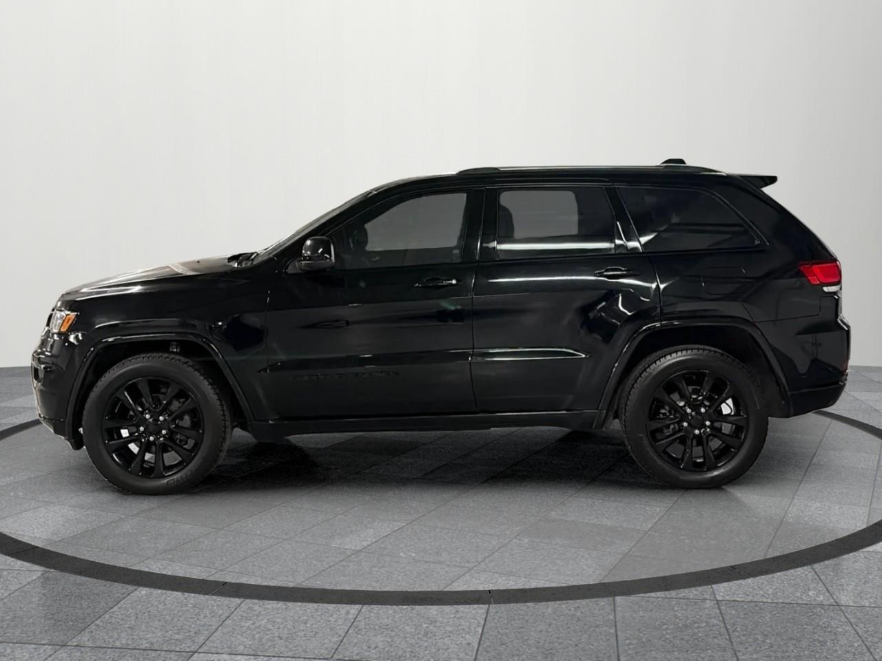 2020 Jeep Grand Cherokee Laredo 4dr 4x4 Photo
