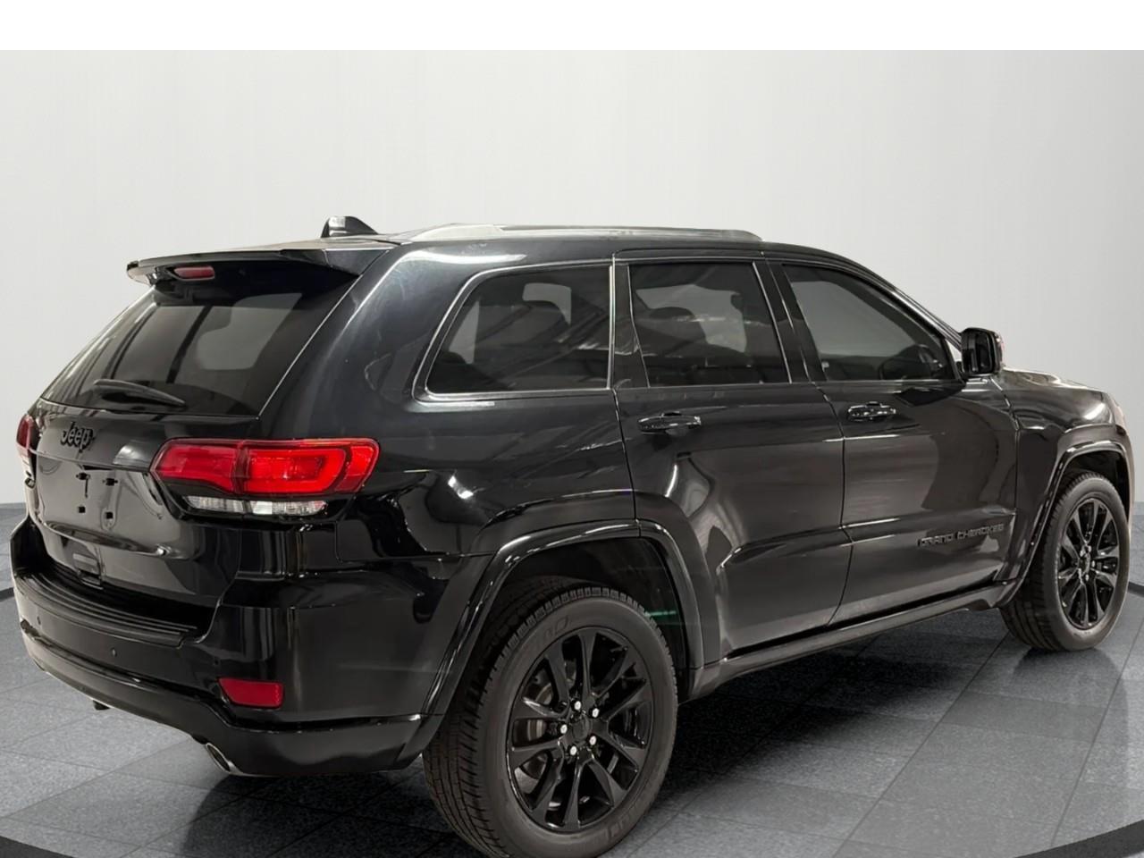 2020 Jeep Grand Cherokee Laredo 4dr 4x4 Photo2