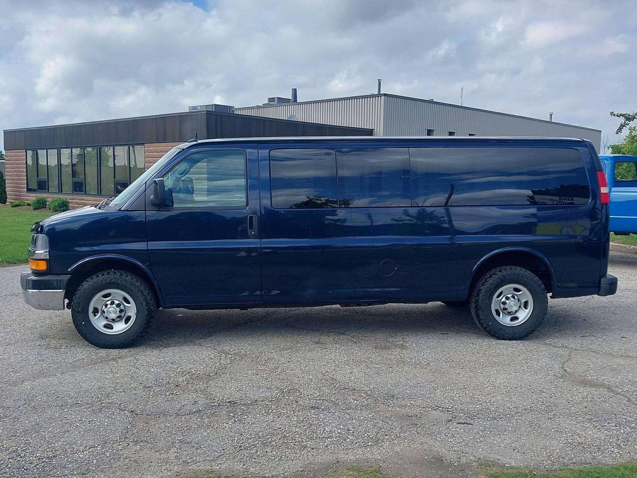 2014 Chevrolet Express 3500 LT Photo