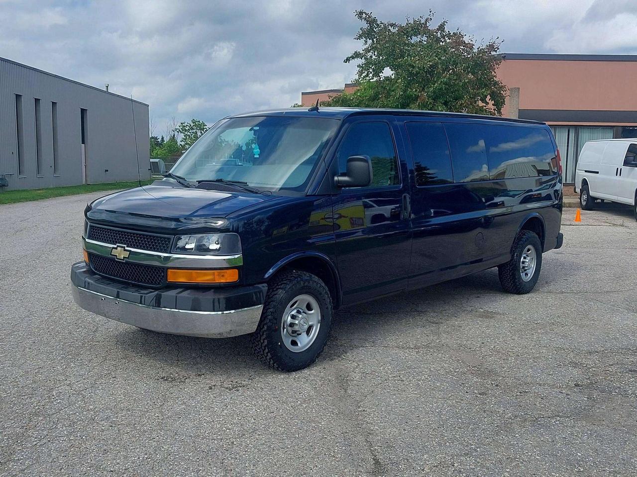 2014 Chevrolet Express 3500 LT Photo0