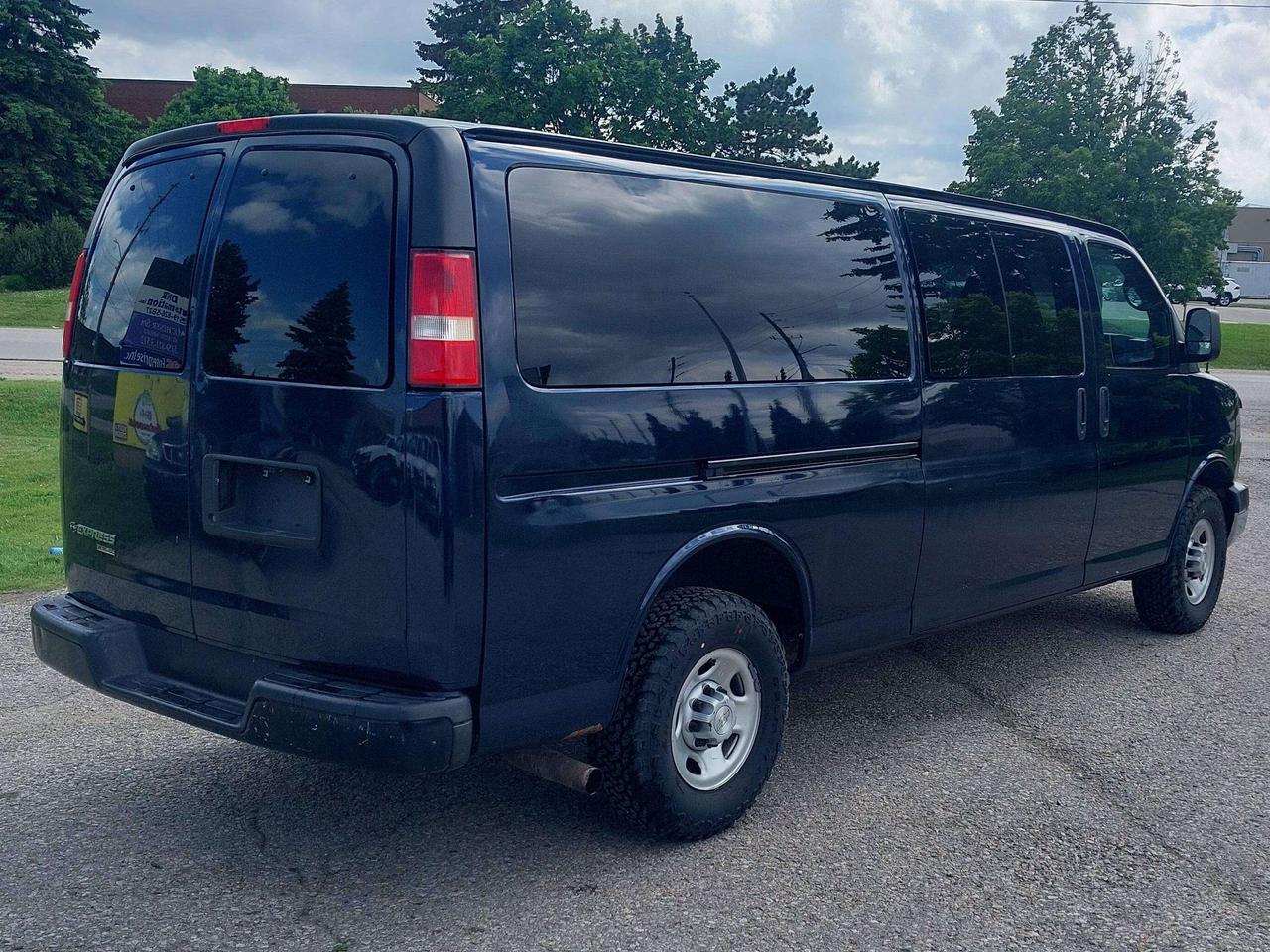 2014 Chevrolet Express 3500 LT Photo