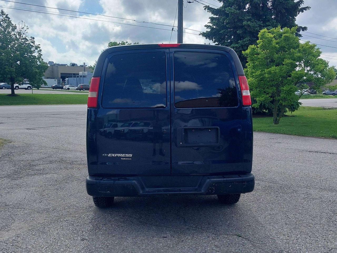 2014 Chevrolet Express 3500 LT Photo3