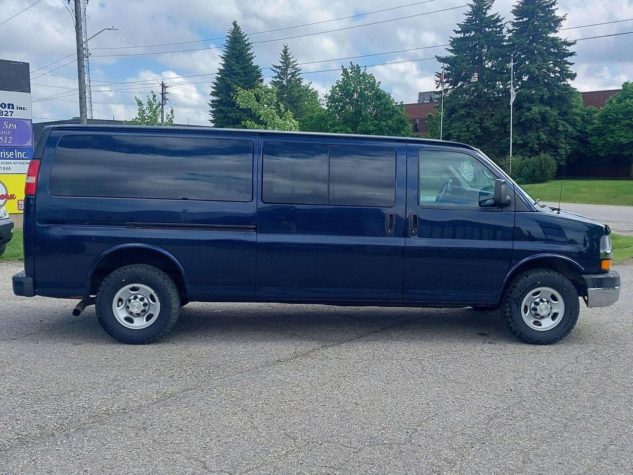 2014 Chevrolet Express 3500 LT Photo