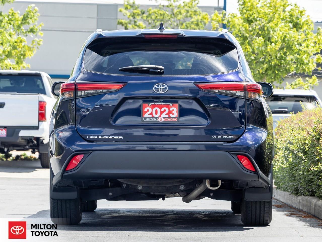 2023 Toyota Highlander LEATHER SUNROOF BLIND SPOT 8 PASSENGER ONE OWNER T Photo