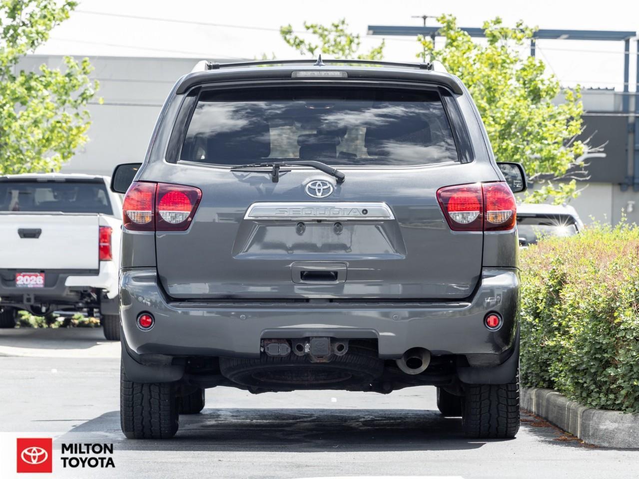 2018 Toyota Sequoia LEATHER SUNROOF NAVI BLIND SPOT ONE OWNER Limited Photo