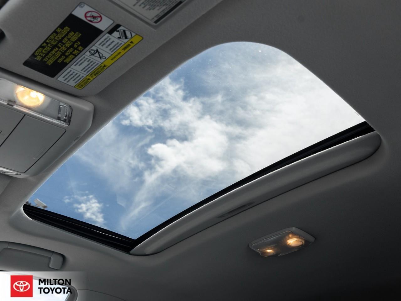 2018 Toyota Sequoia LEATHER SUNROOF NAVI BLIND SPOT ONE OWNER Limited Photo