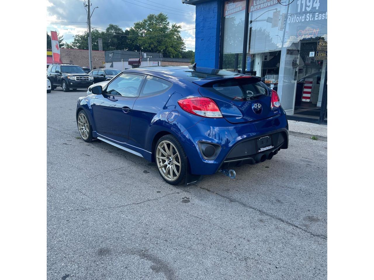 2015 Hyundai Veloster NAV LEATHER SUNROOF H-SEATS WE FINANCE ALL CREDIT! Photo2