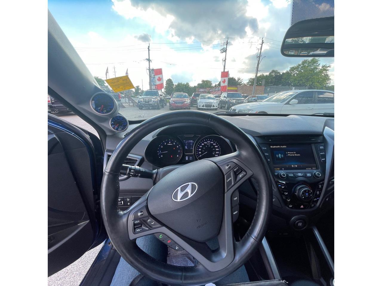2015 Hyundai Veloster NAV LEATHER SUNROOF H-SEATS WE FINANCE ALL CREDIT! Photo
