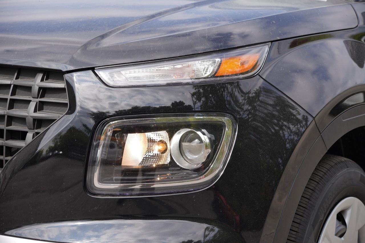 2026 Hyundai Venue Essential IVT Photo2
