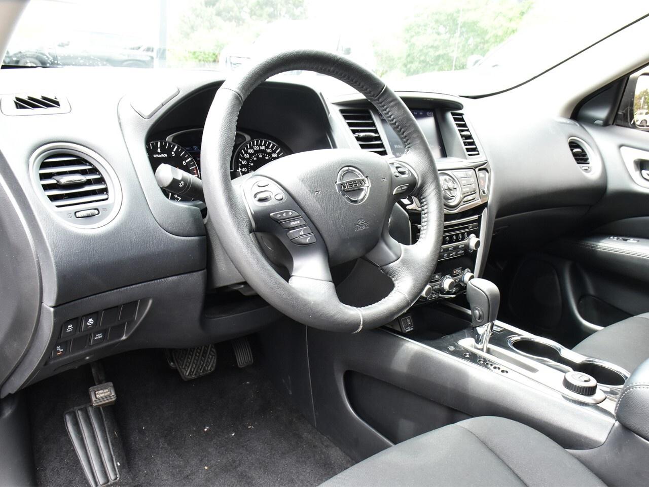 2020 Nissan Pathfinder SV TECH, LOW KMS, GREAT FAMILY VEHICLE Photo