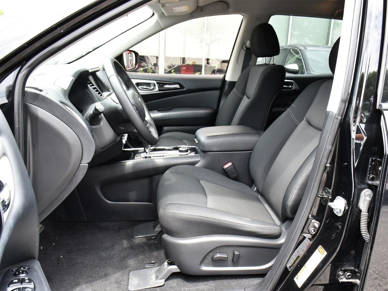 2020 Nissan Pathfinder SV TECH, LOW KMS, GREAT FAMILY VEHICLE Photo