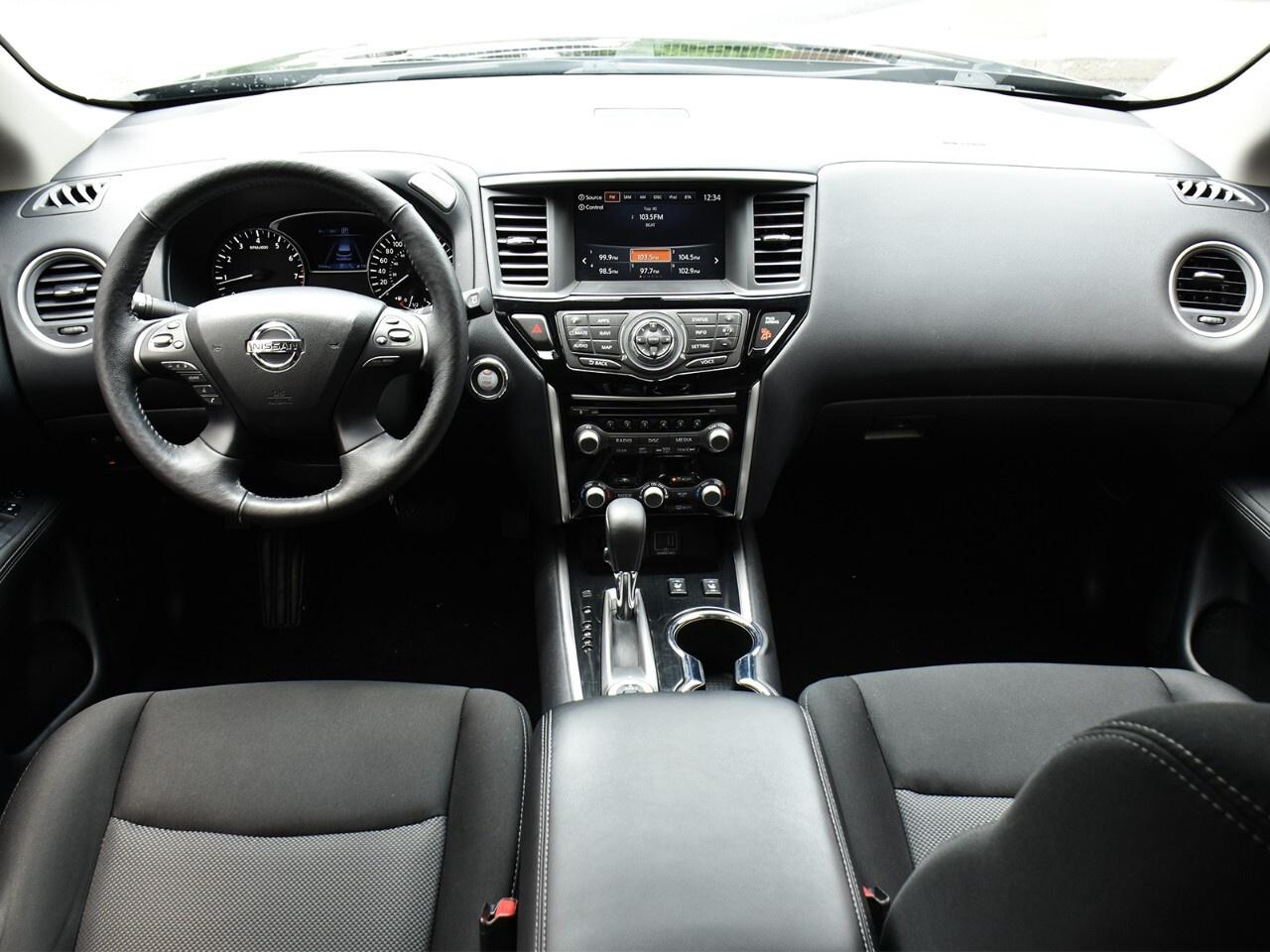 2020 Nissan Pathfinder SV TECH, LOW KMS, GREAT FAMILY VEHICLE Photo