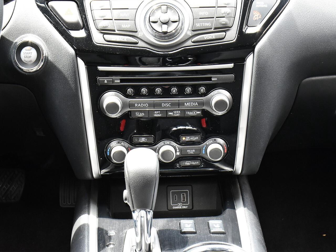 2020 Nissan Pathfinder SV TECH, LOW KMS, GREAT FAMILY VEHICLE Photo