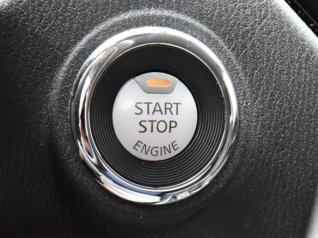 2020 Nissan Pathfinder SV TECH, LOW KMS, GREAT FAMILY VEHICLE Photo