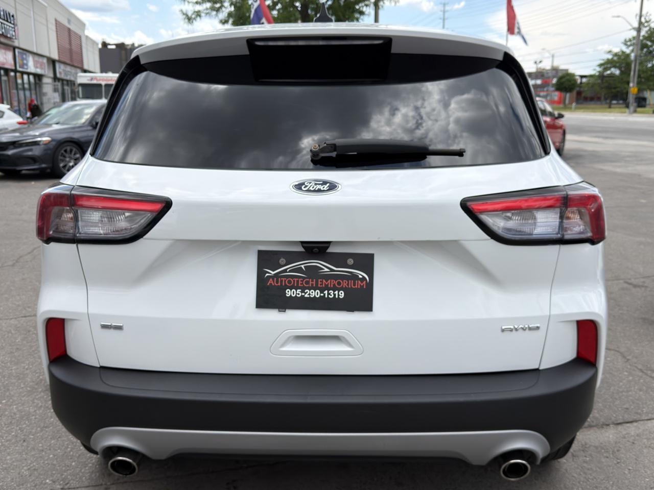 2022 Ford Escape SE AWD Pearl White Dual Climate   Lane Dep   Blind Photo