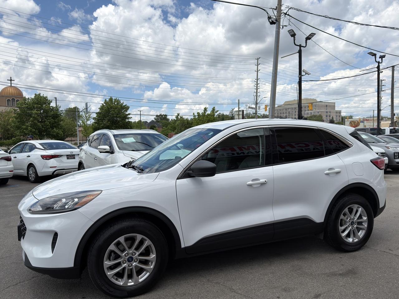 2022 Ford Escape SE AWD Pearl White Dual Climate   Lane Dep   Blind Photo