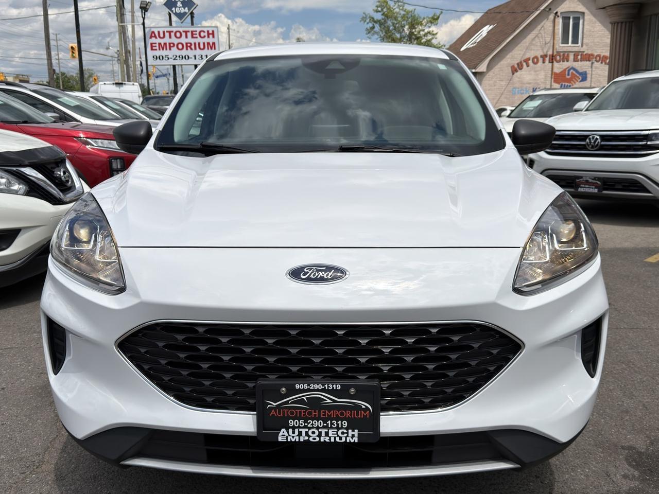 2022 Ford Escape SE AWD Pearl White Dual Climate   Lane Dep   Blind Photo