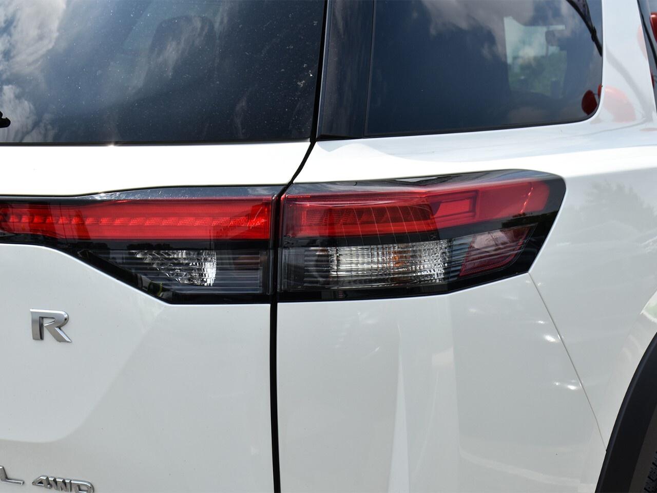 2023 Nissan Pathfinder SL, 8 PASS, DEALER MAINTAINED, EXTENDED WARRANTY Photo