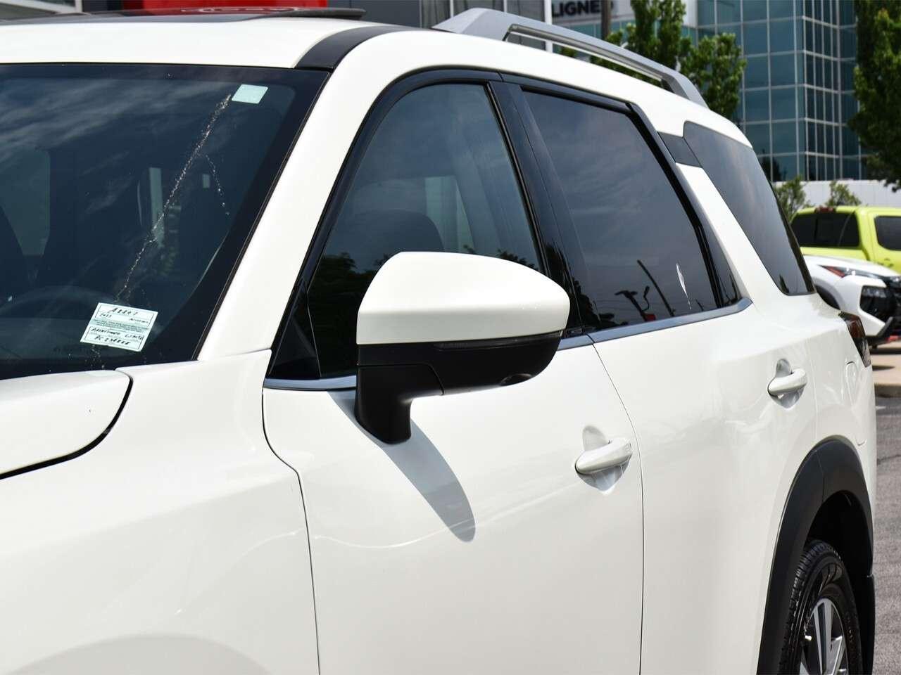 2023 Nissan Pathfinder SL, 8 PASS, DEALER MAINTAINED, EXTENDED WARRANTY Photo