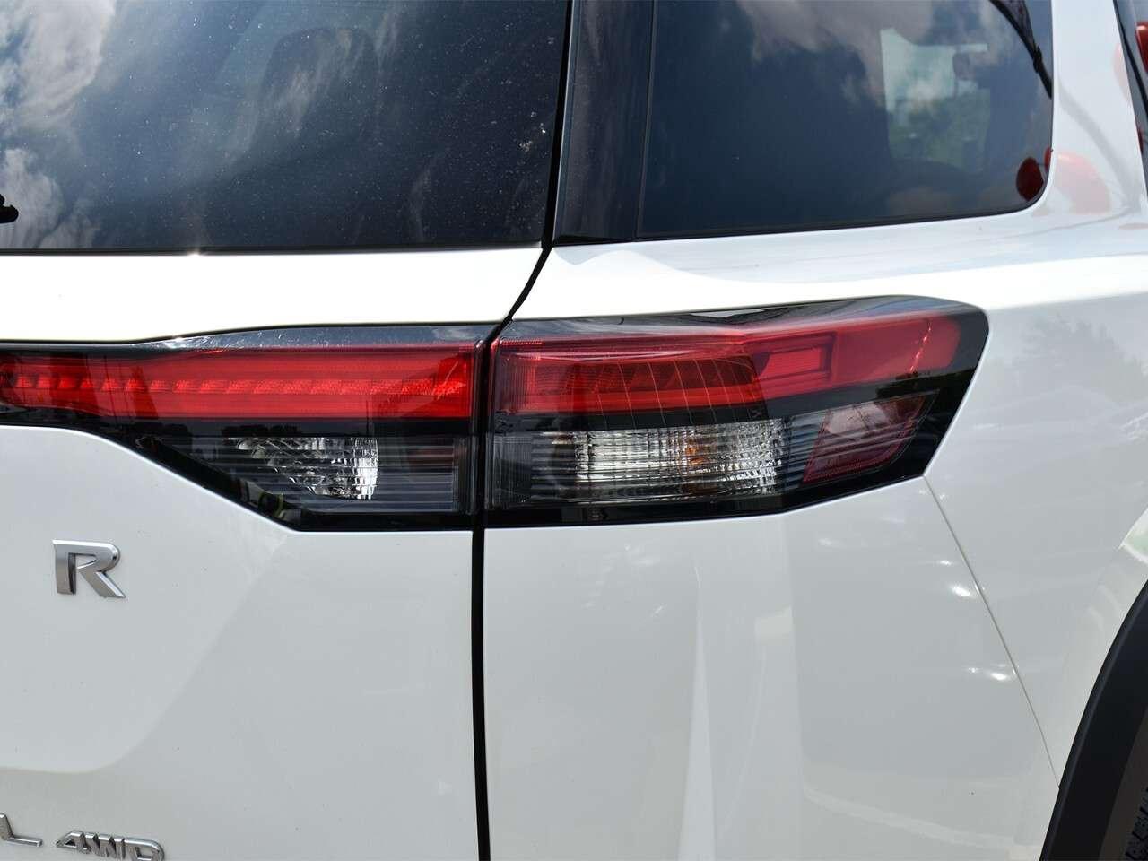 2023 Nissan Pathfinder SL, 8 PASS, DEALER MAINTAINED, EXTENDED WARRANTY Photo