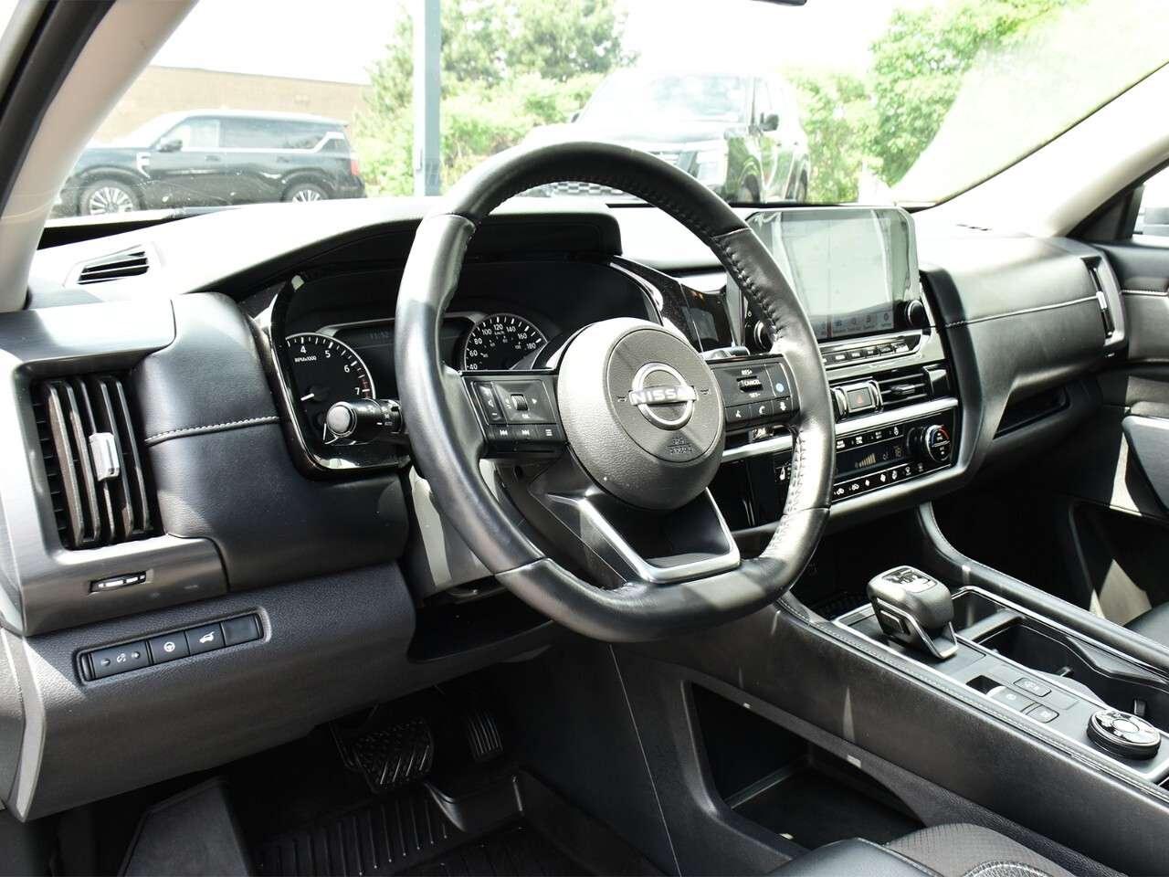 2023 Nissan Pathfinder SL, 8 PASS, DEALER MAINTAINED, EXTENDED WARRANTY Photo