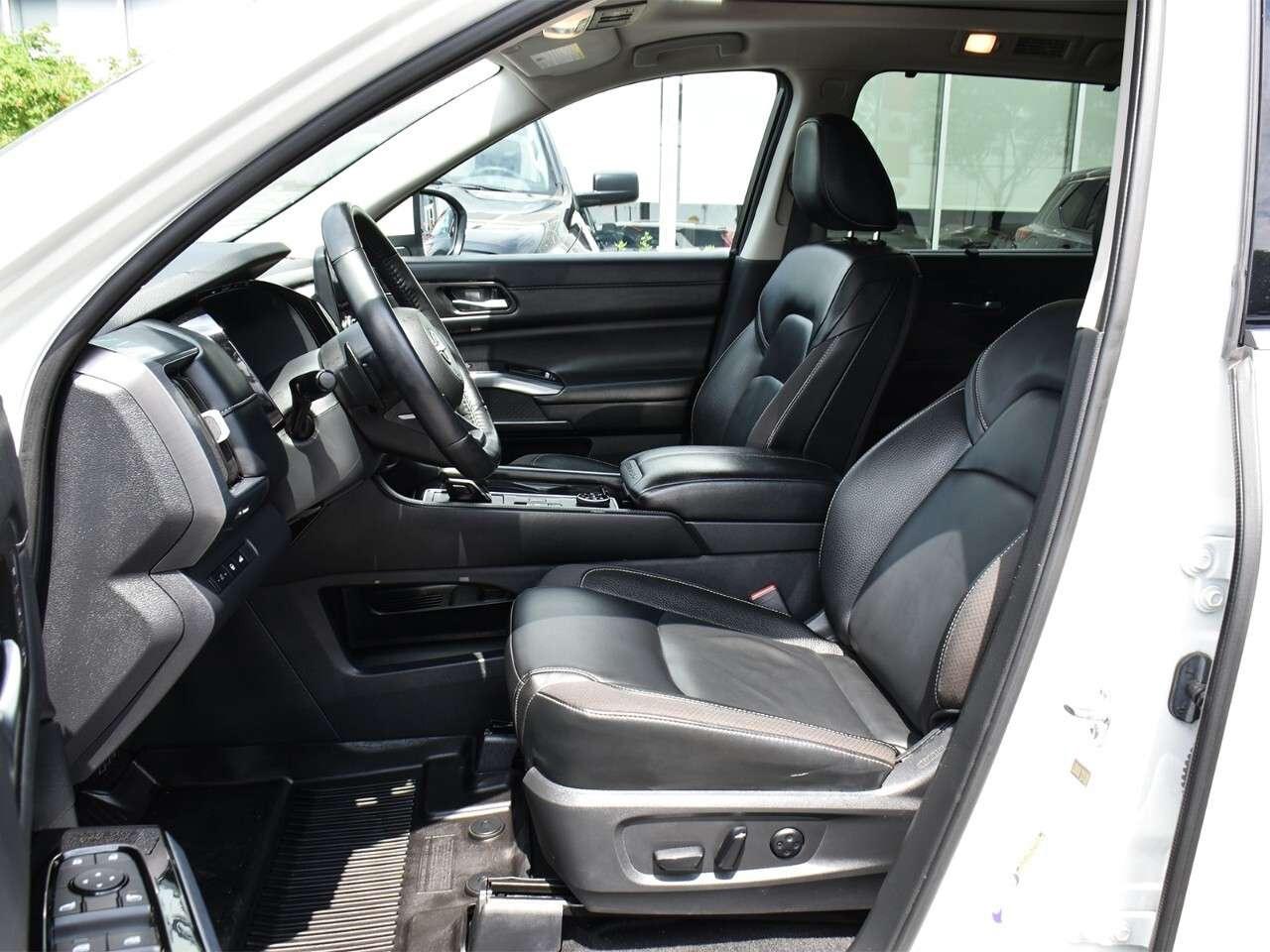 2023 Nissan Pathfinder SL, 8 PASS, DEALER MAINTAINED, EXTENDED WARRANTY Photo