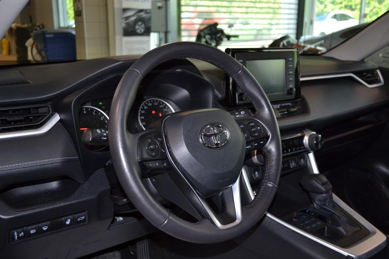 2022 Toyota RAV4 XLE Photo