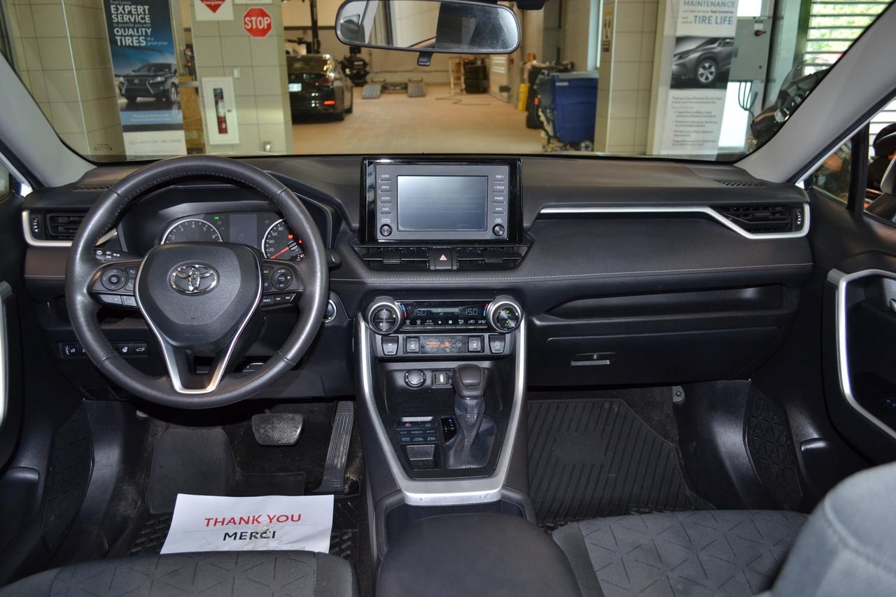 2022 Toyota RAV4 XLE Photo