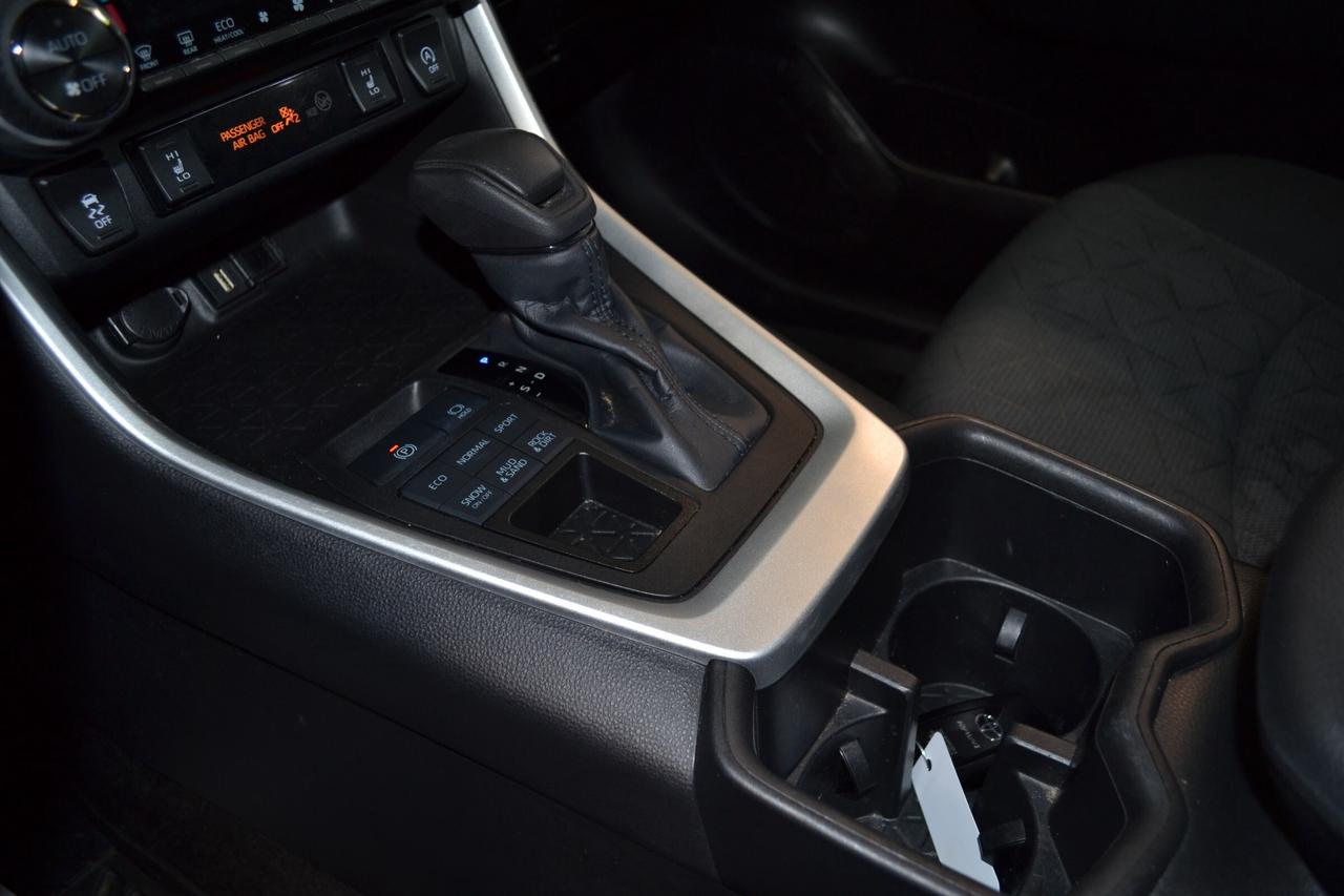 2022 Toyota RAV4 XLE Photo