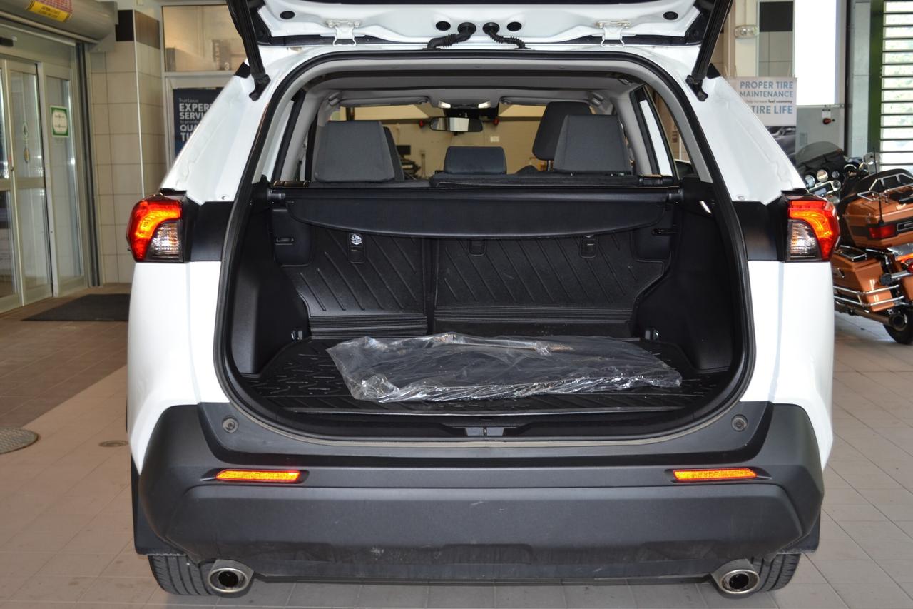 2022 Toyota RAV4 XLE Photo