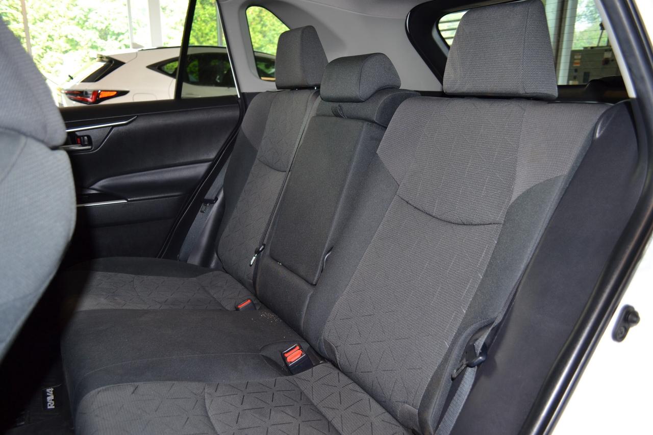 2022 Toyota RAV4 XLE Photo