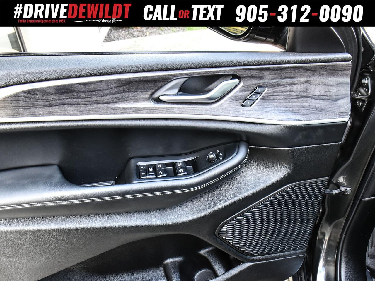 2023 Jeep Grand Cherokee L L   LIMITED   LUXURY TECH GRP   LEATHER SEATS Photo
