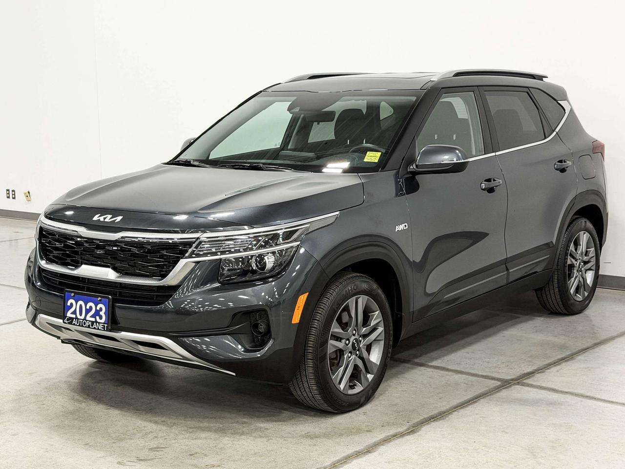 2023 Kia Seltos EX AWD, Back Up Cam, Sunroof, Bluetooth! Photo