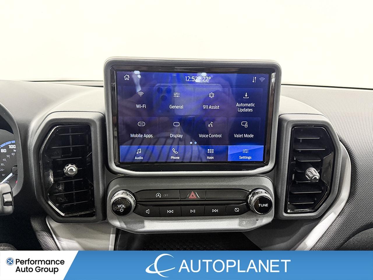 2023 Ford Bronco Sport 4x4, Back Up Cam, Heated Seats, Apple CarPlay! Photo