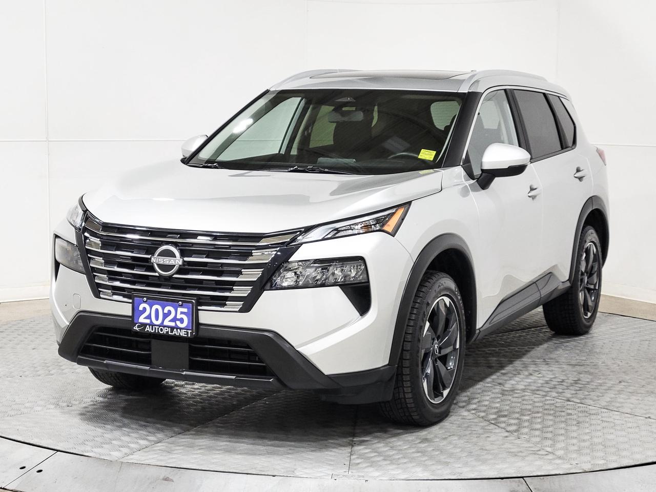 2025 Nissan Rogue SV AWD, Back Up Cam, Heated Seats, Pano Roof! Photo