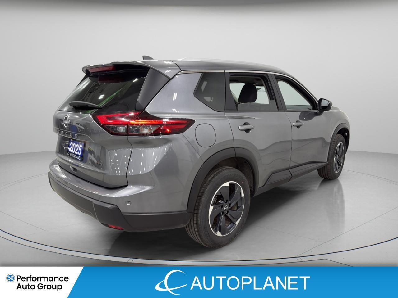 2025 Nissan Rogue SV AWD, Pano Roof, Apple CarPlay, Heated Seats! Photo4