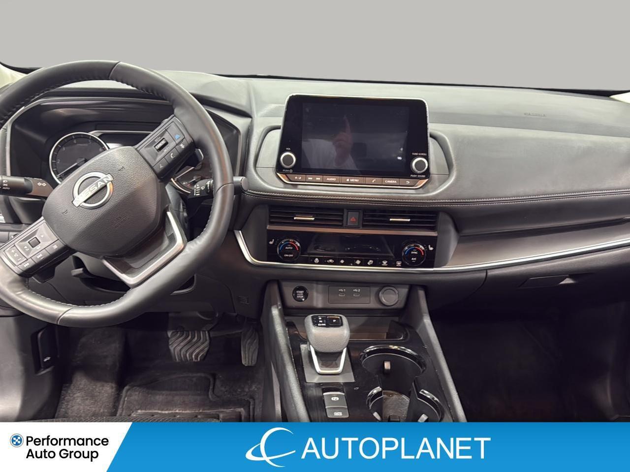 2025 Nissan Rogue SV AWD, Pano Roof, Apple CarPlay, Heated Seats! Photo